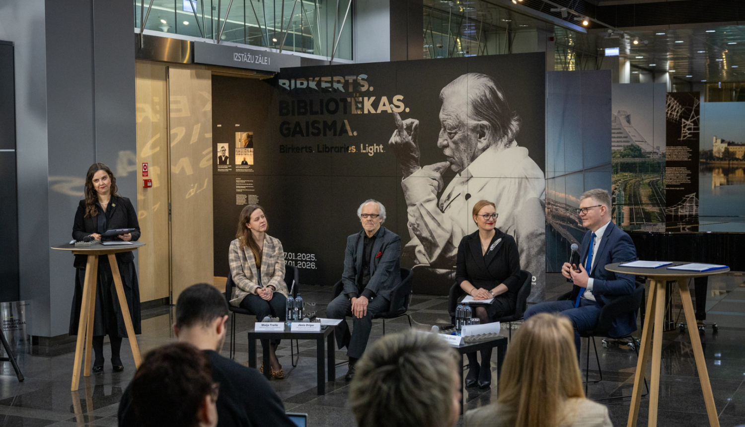 Preses konferencē piedalījās Rīgas domes priekšsēdētājs Vilnis Ķirsis, LNB direktore Dagnija Baltiņa, LNB padomnieks arhitektūras un kultūrpolitikas jautājumos Jānis Dripe, LNB Pētniecības un interpretācijas centra vadītāja Maija Treile. 