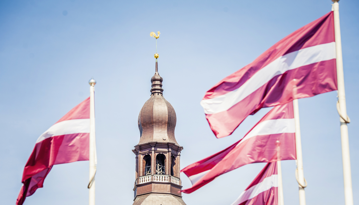 Doma baznīca un valsts karogi