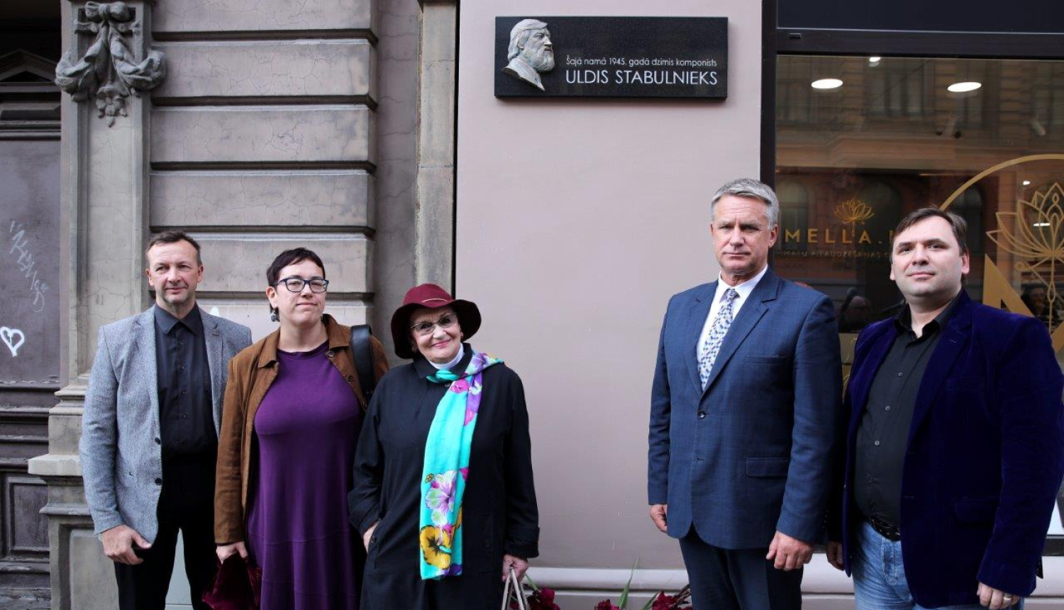 Rīgā atklāj komponista Ulda Stabulnieka piemiņai veltītu plāksni 