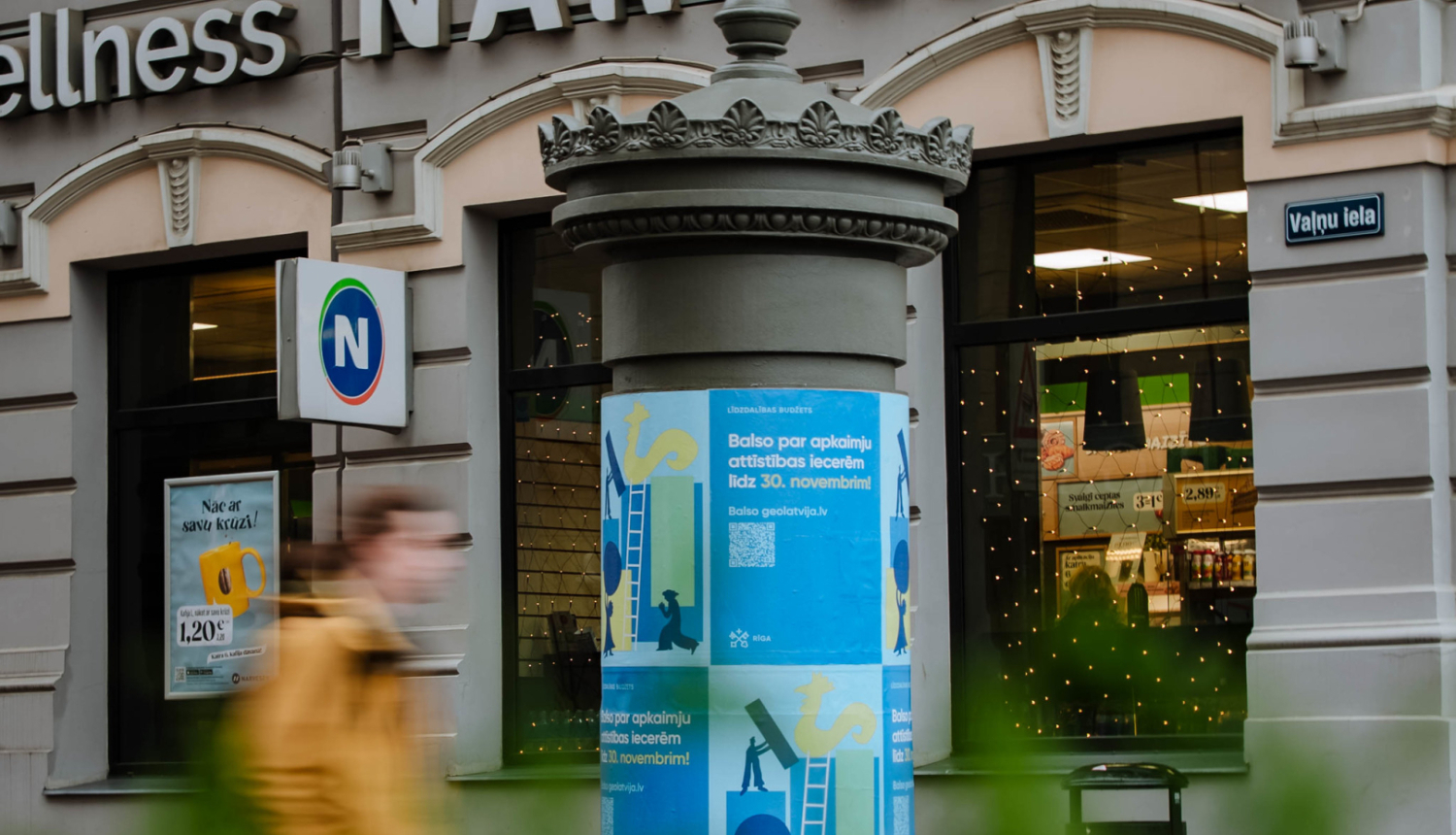 Līdzdalības budžeta vizuālis uz afišas staba