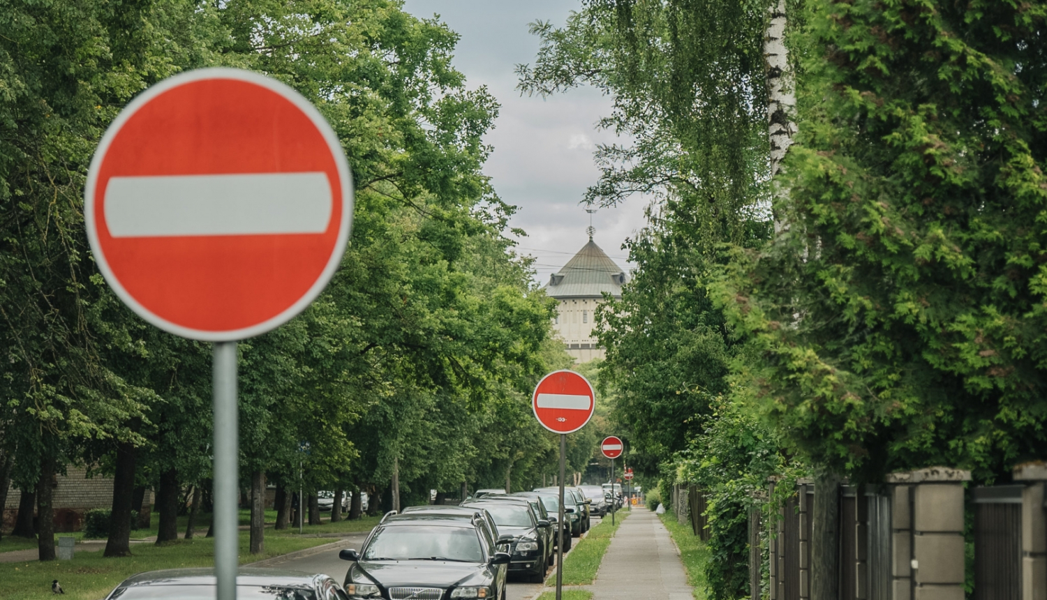 Ceļa zīme ķieģelis