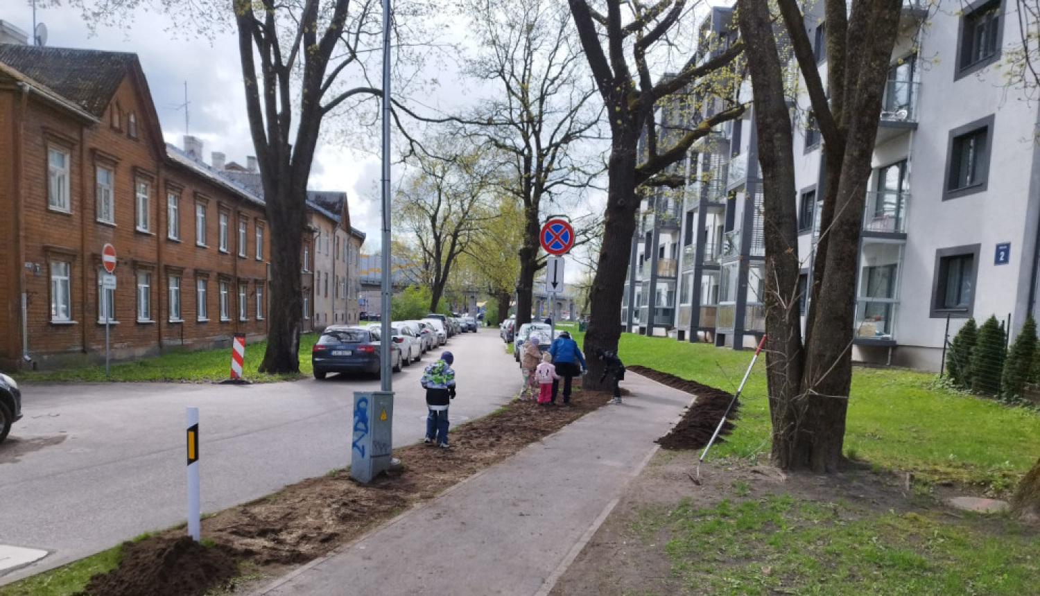 Melnzemes uz apdobēm Stārķu ielā