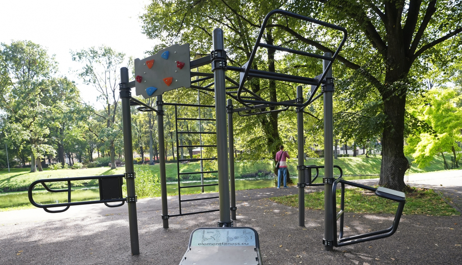 Mika Indraša dāvinātais vingrošanas laukums