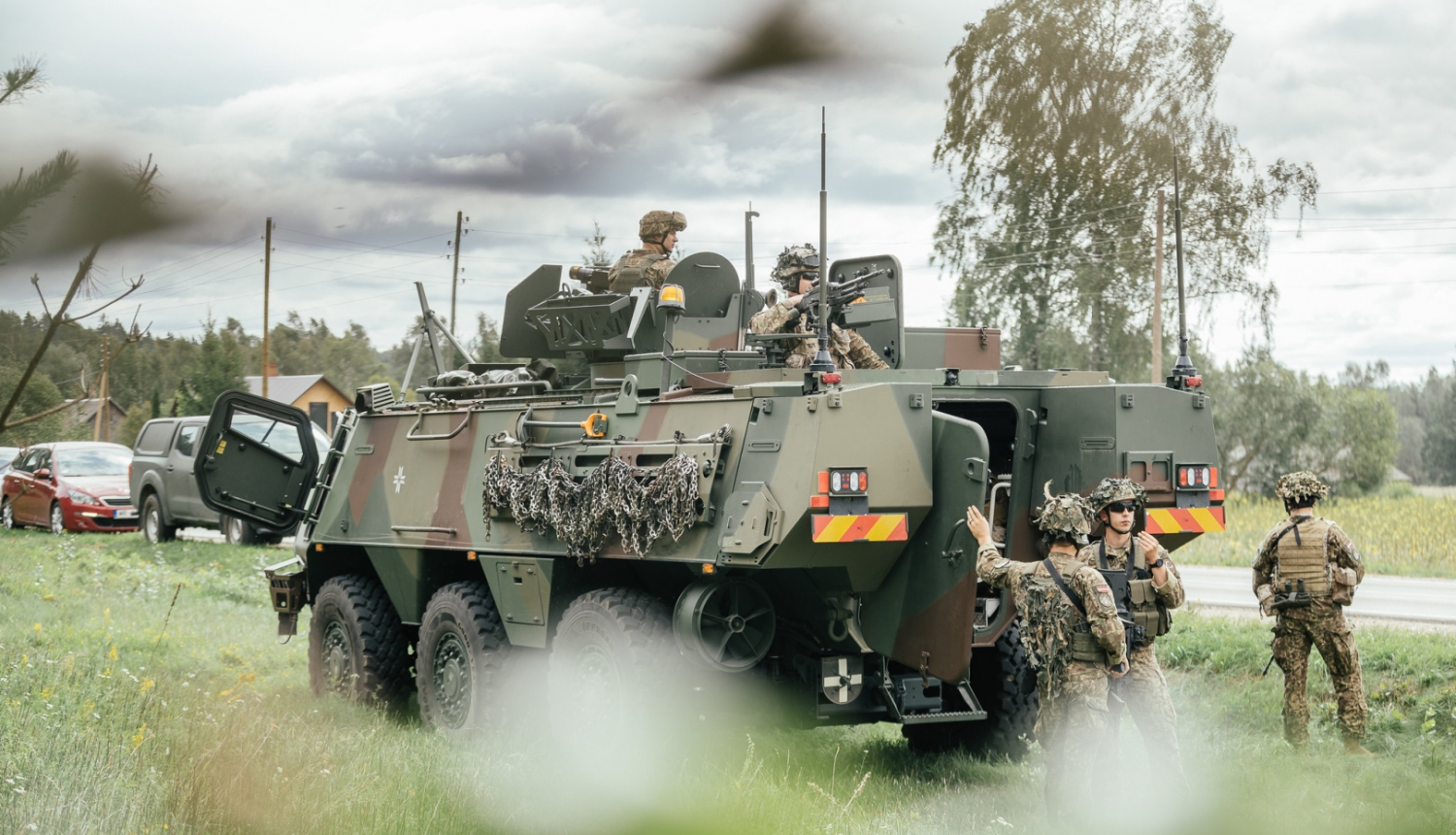 Militarā tehnika un karavīri