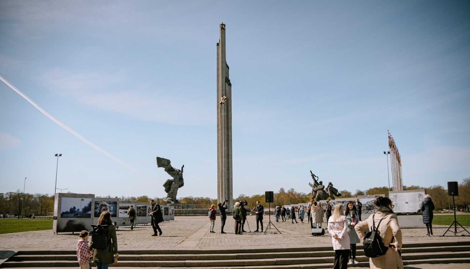 Piemineklis Uzvaras laukumā