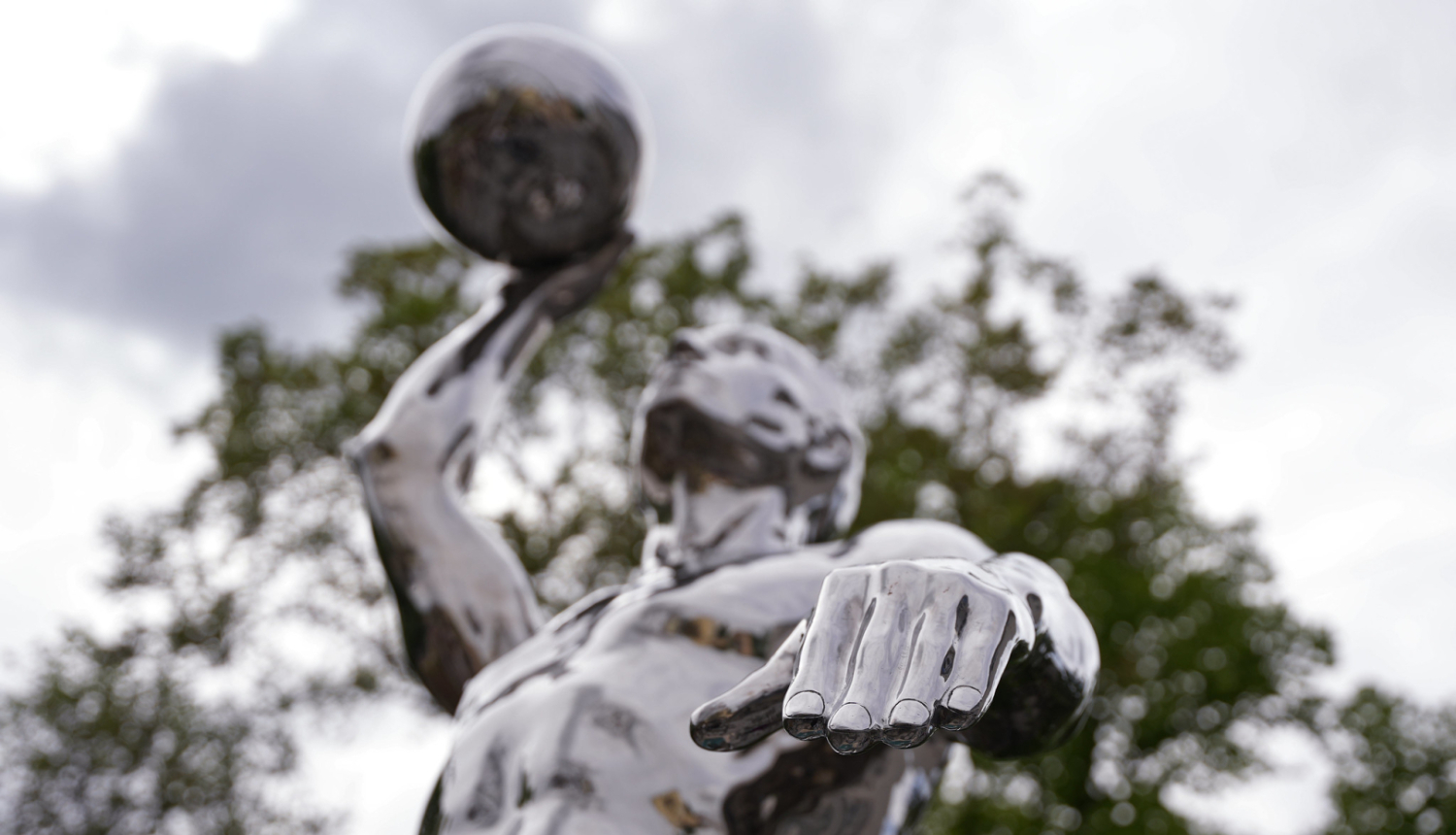 Piemineklis Sapņu komandas 1935 trenerim Valdemāram Baumanim