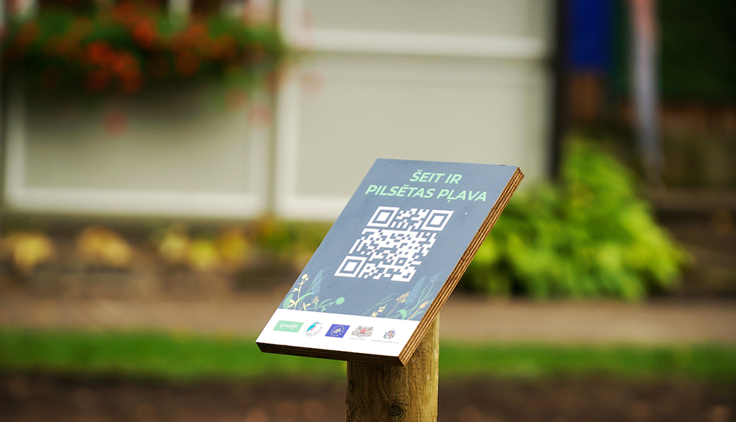 Uzraksts Pilsētas pļava