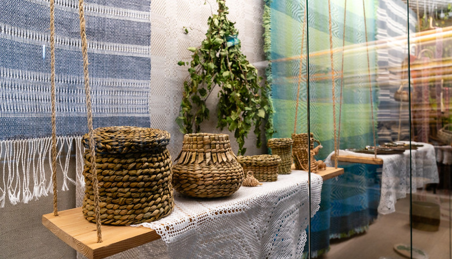 Izsta'dīti dažādi pinumi