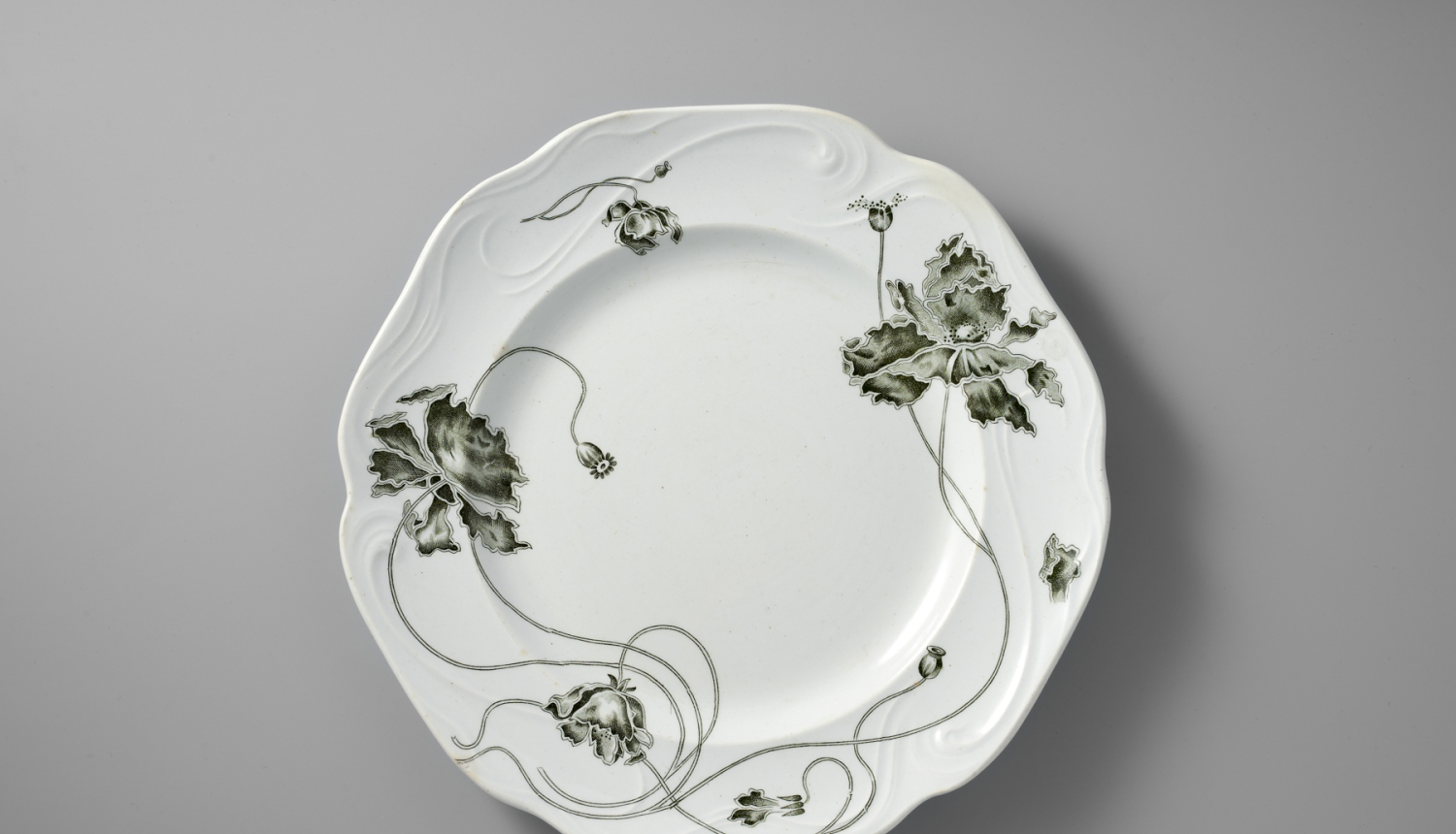 Šķīvis izstādē "Magones"