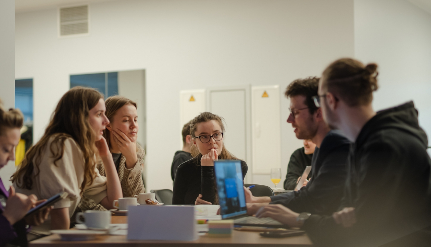 Jaunieši apspriežas