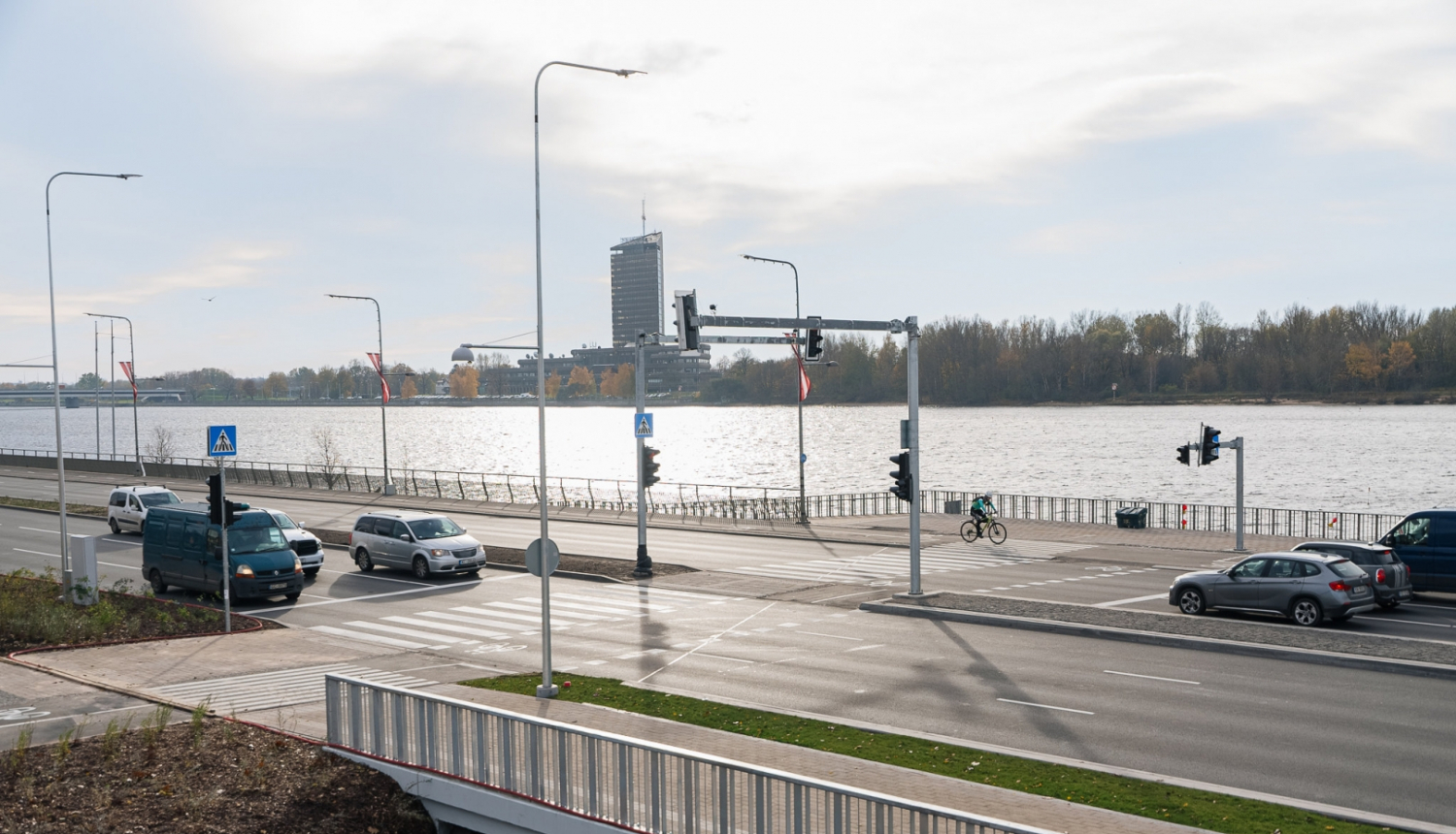 Ģenerāļa Radziņa krastmala pēc remonta