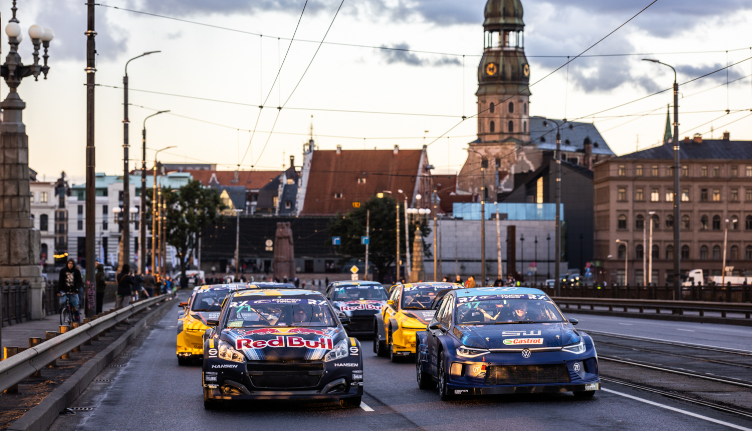 Rallijkrosa automašīnas uz Akmens tilta