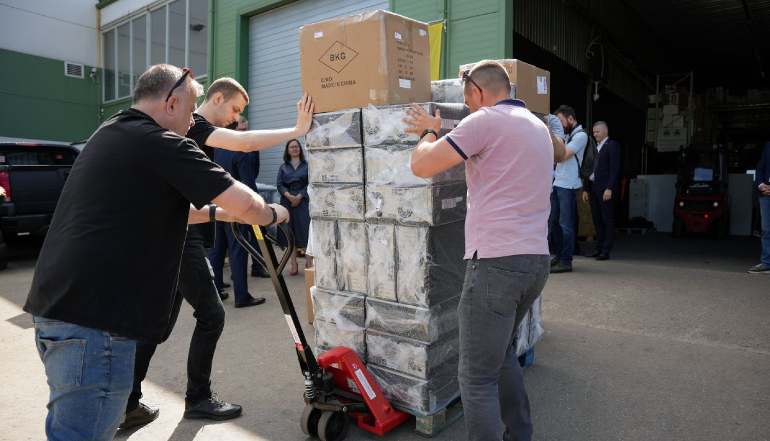 Rīga dāvina dators Ukrainas skolām