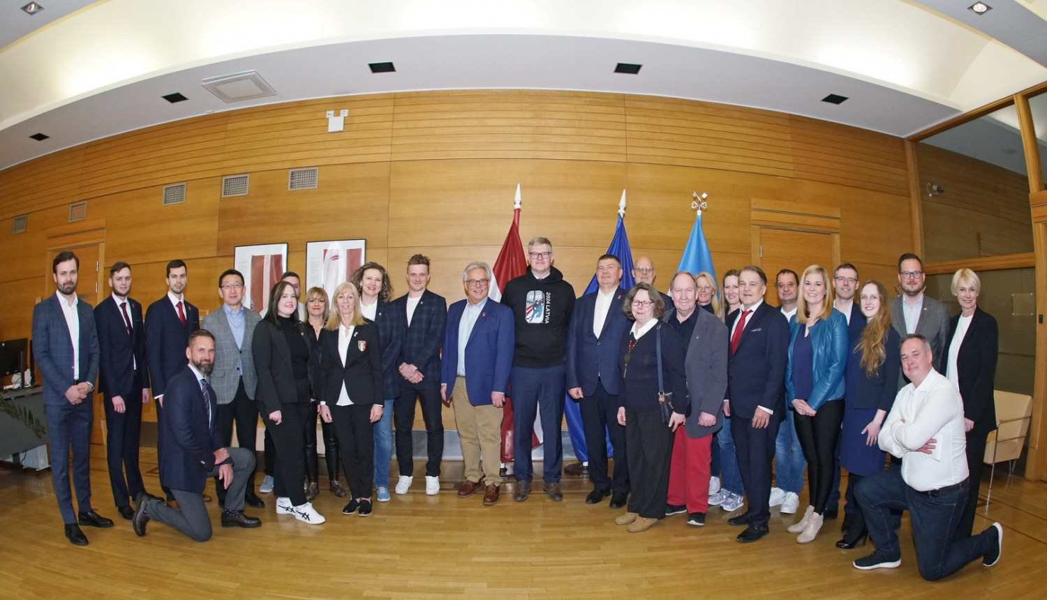 Rīgas domē viesojas pasaules sieviešu čempionāta hokejā organizatori