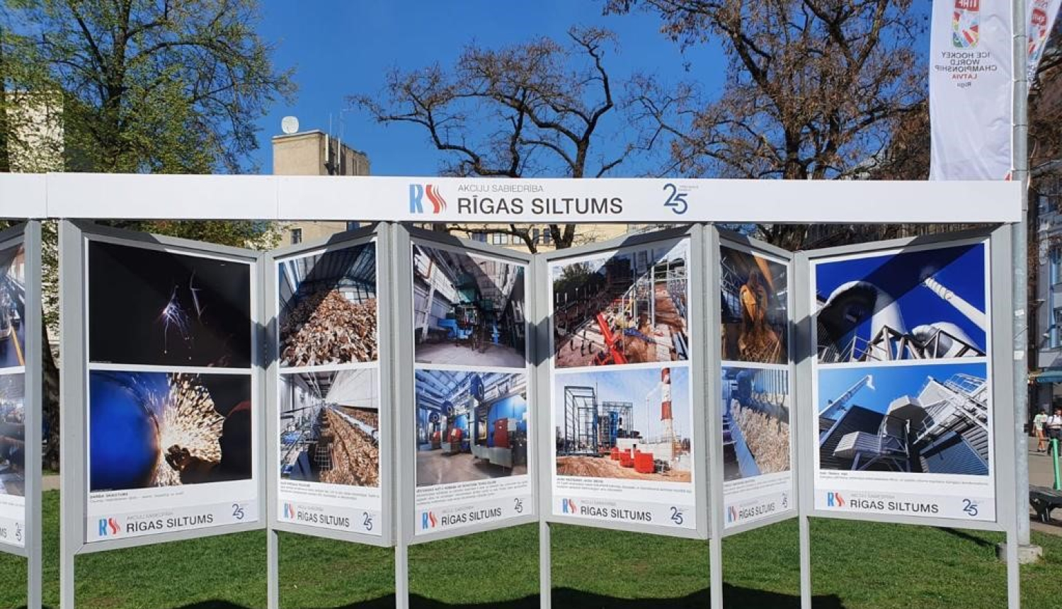 Foto izstāde Līvu laukumā