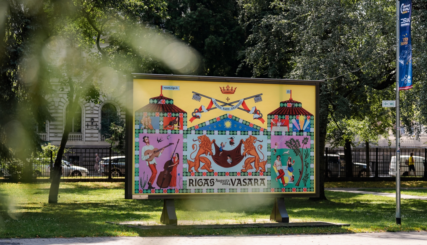 Rīgas vasaras plakāts pilsētvidē
