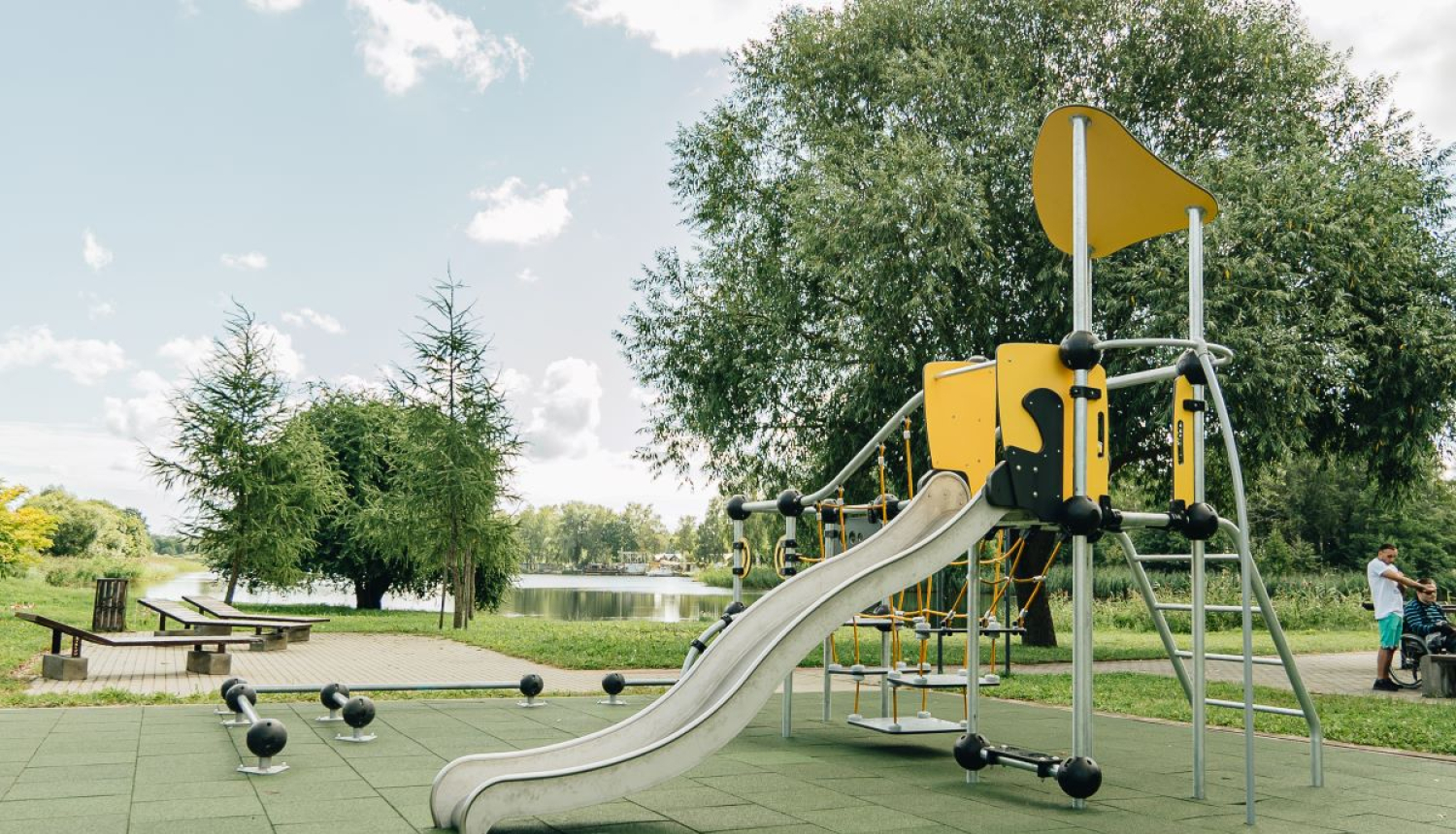 Rotaļu laukums Juglas promenādes galā