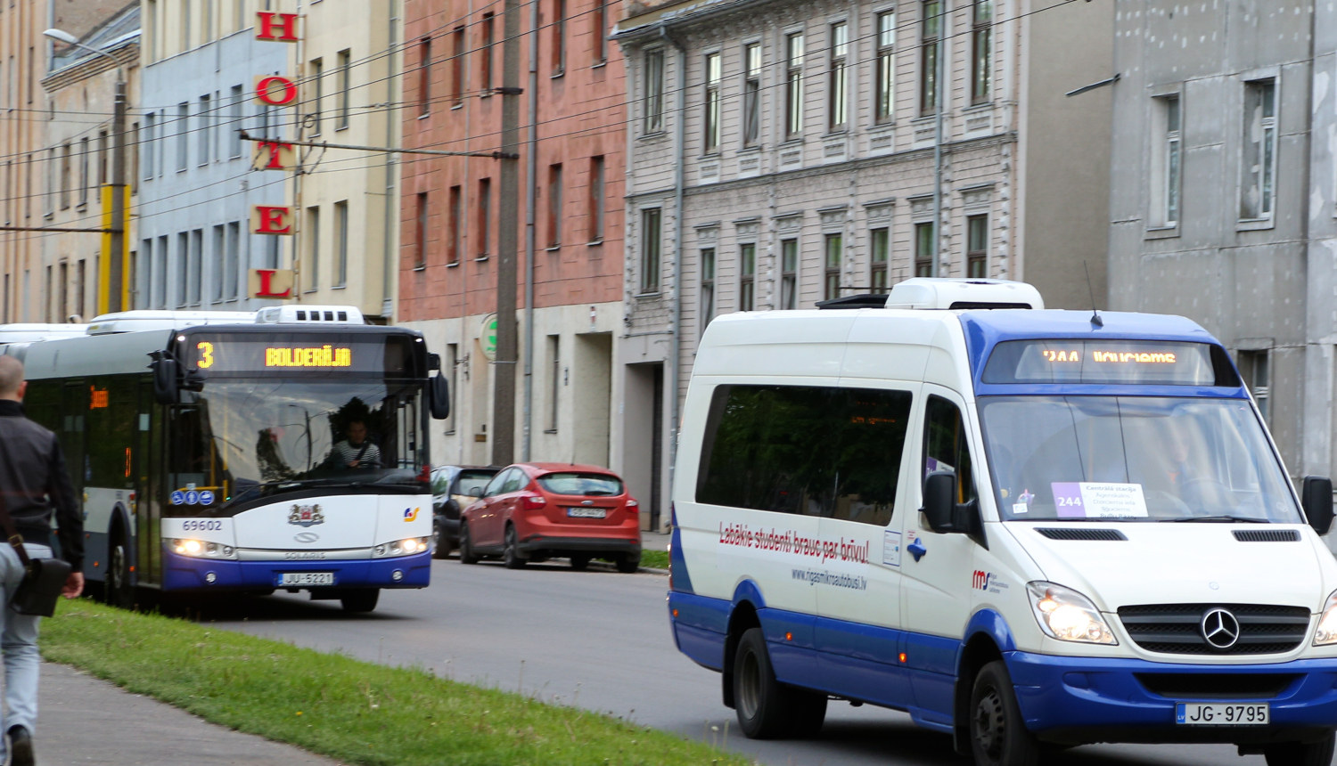 Autobuss un ekspresbuss