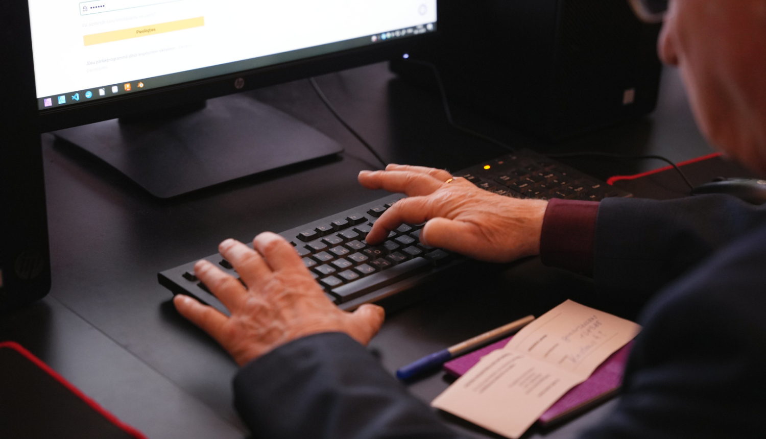 Seniori apgūst digitālās prasmes