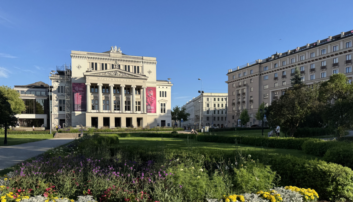 Simfoniskās mūzikas dobe Operas skvērā