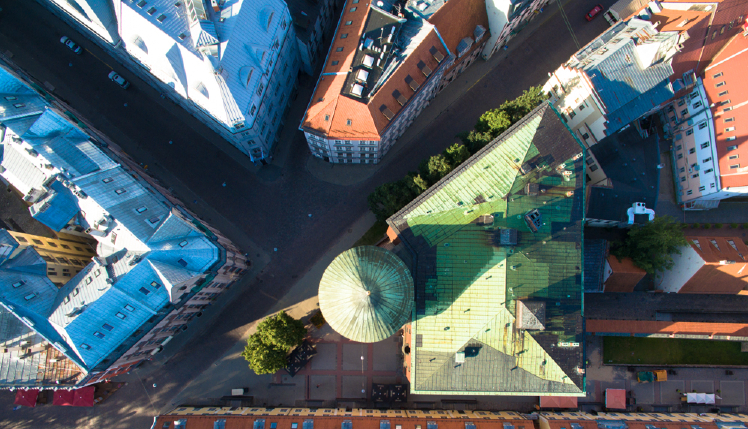 Pulvertornis no augšās