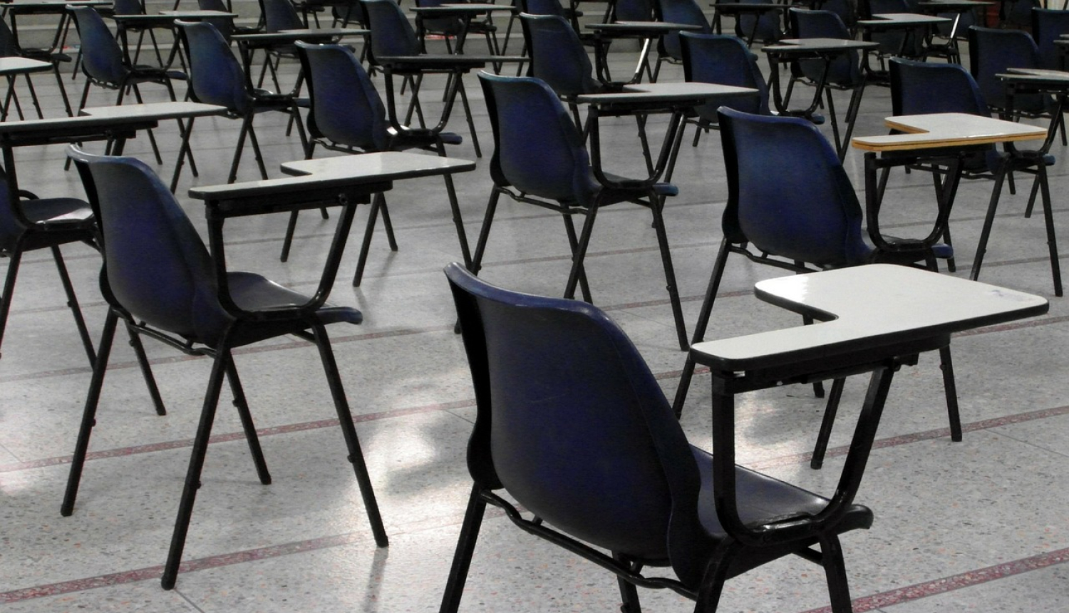 Zale ar tukšiem krēsliem