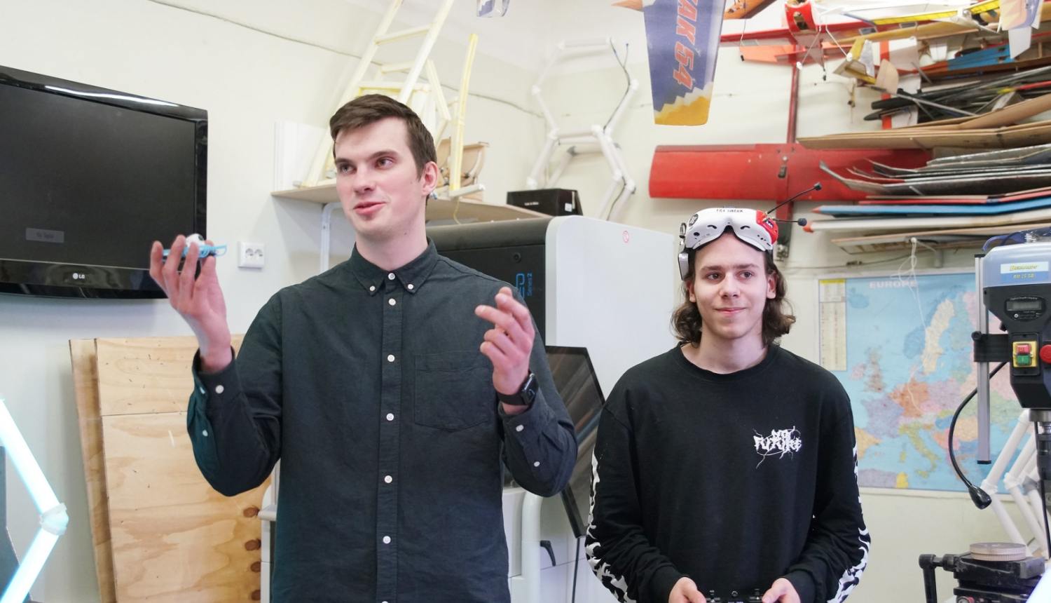 Jaunieši stāsta par savu izveidoto projektu