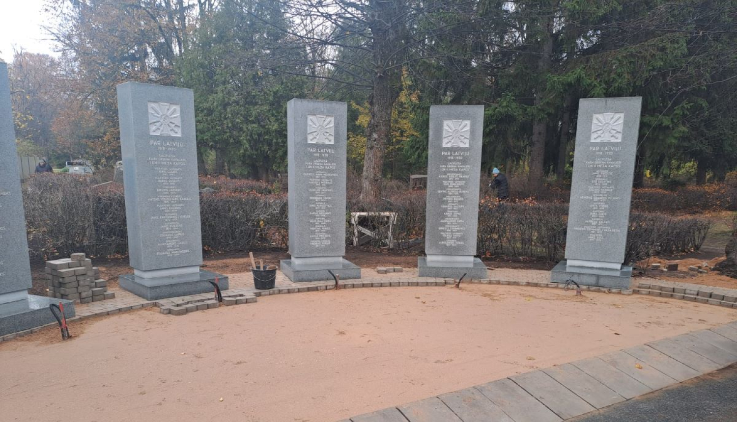 Lāčplēša kara ordeņa kavalieru piemiņas stēlas