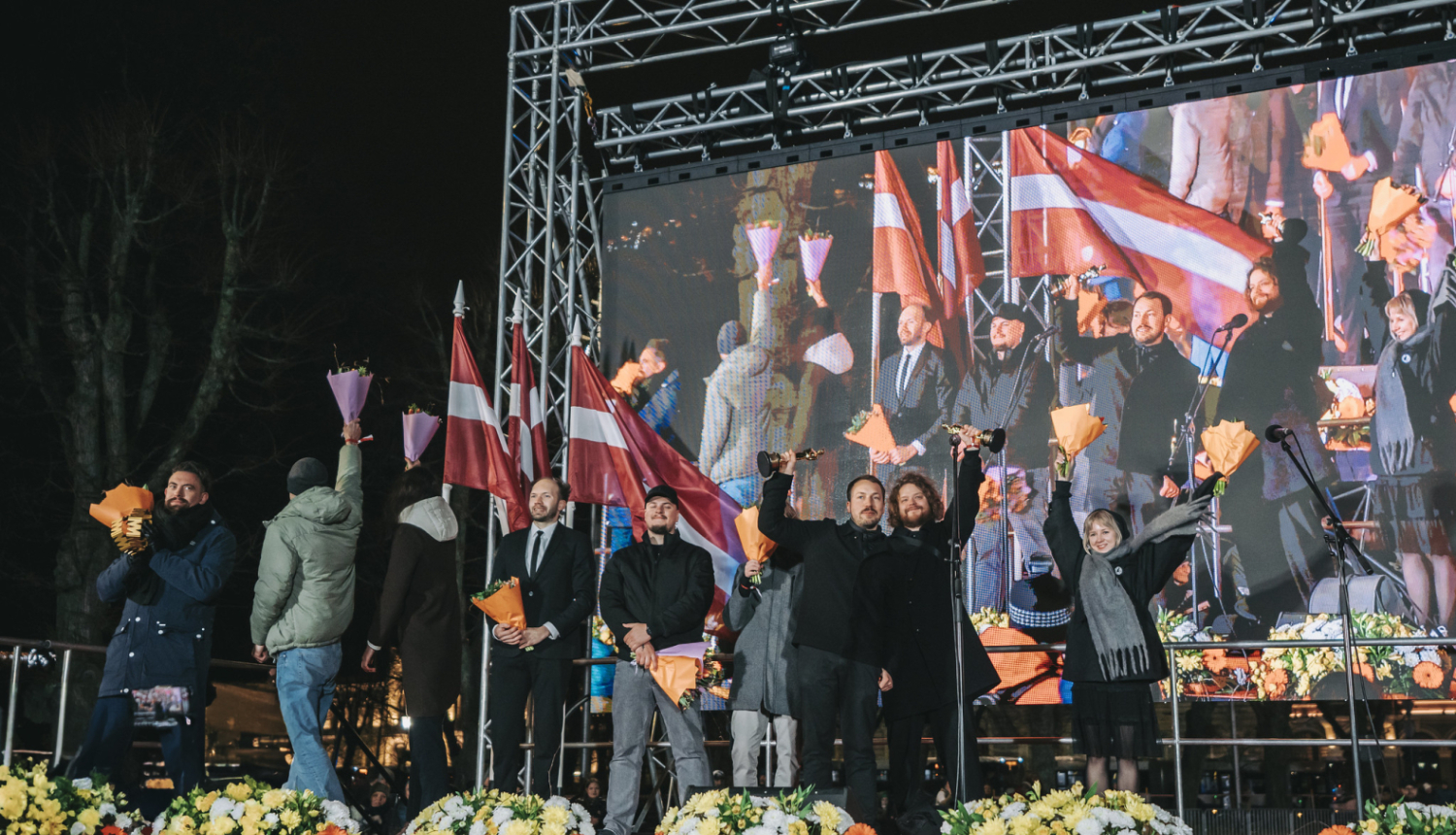 Straumes sagaidīšana pie pieminekļa