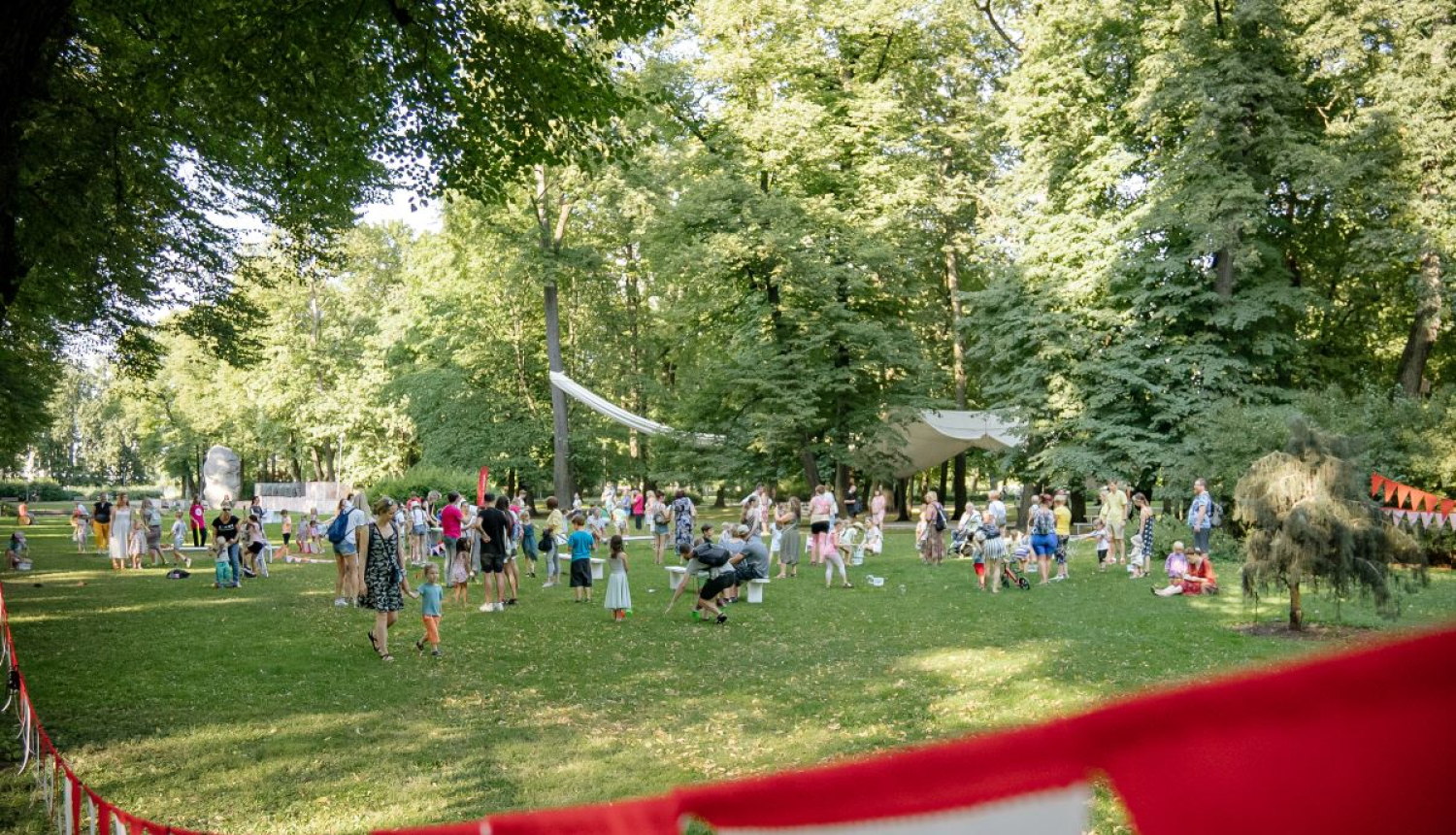 Svētki parkā