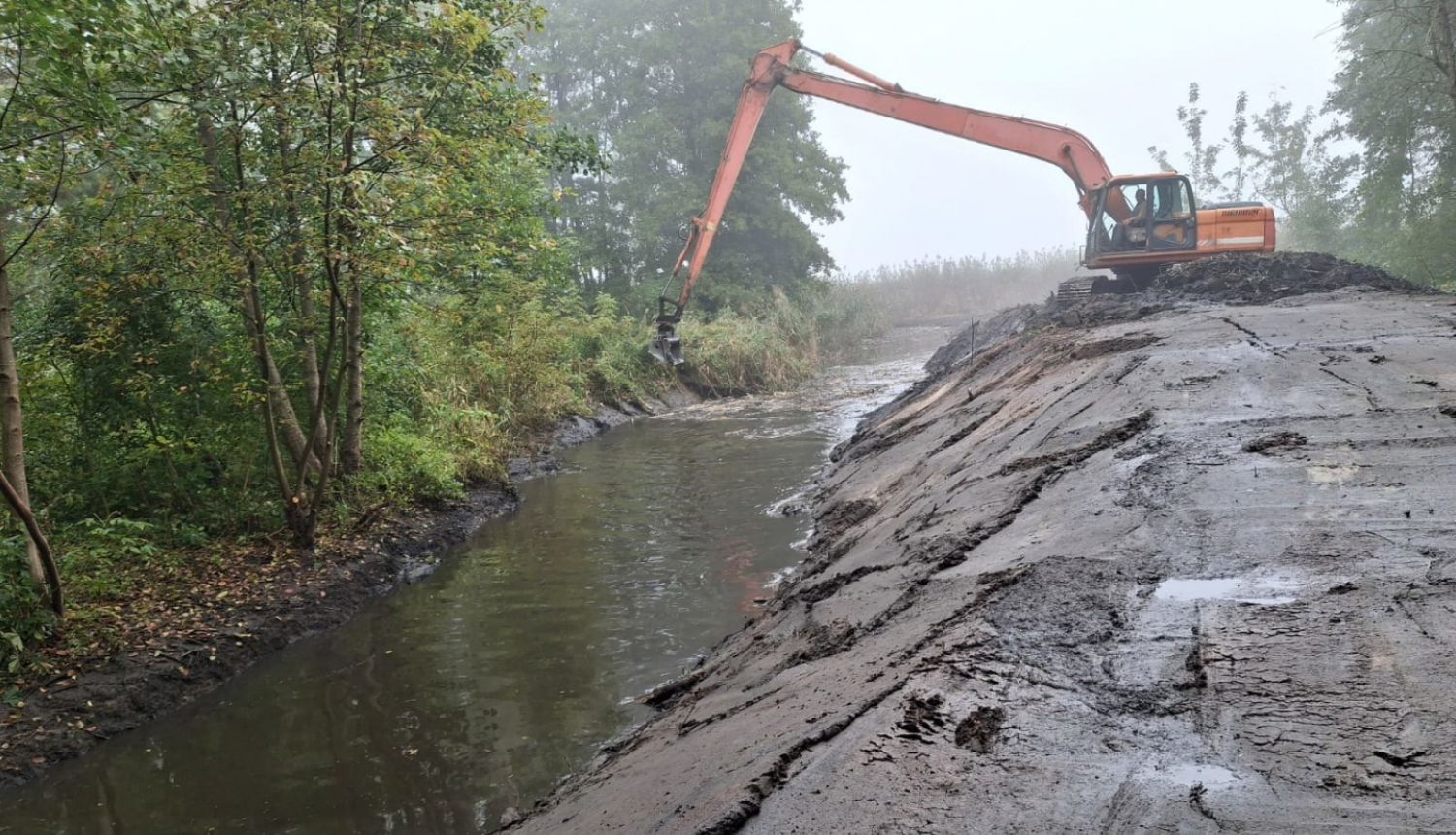 Tīra meliorācijas grāvi