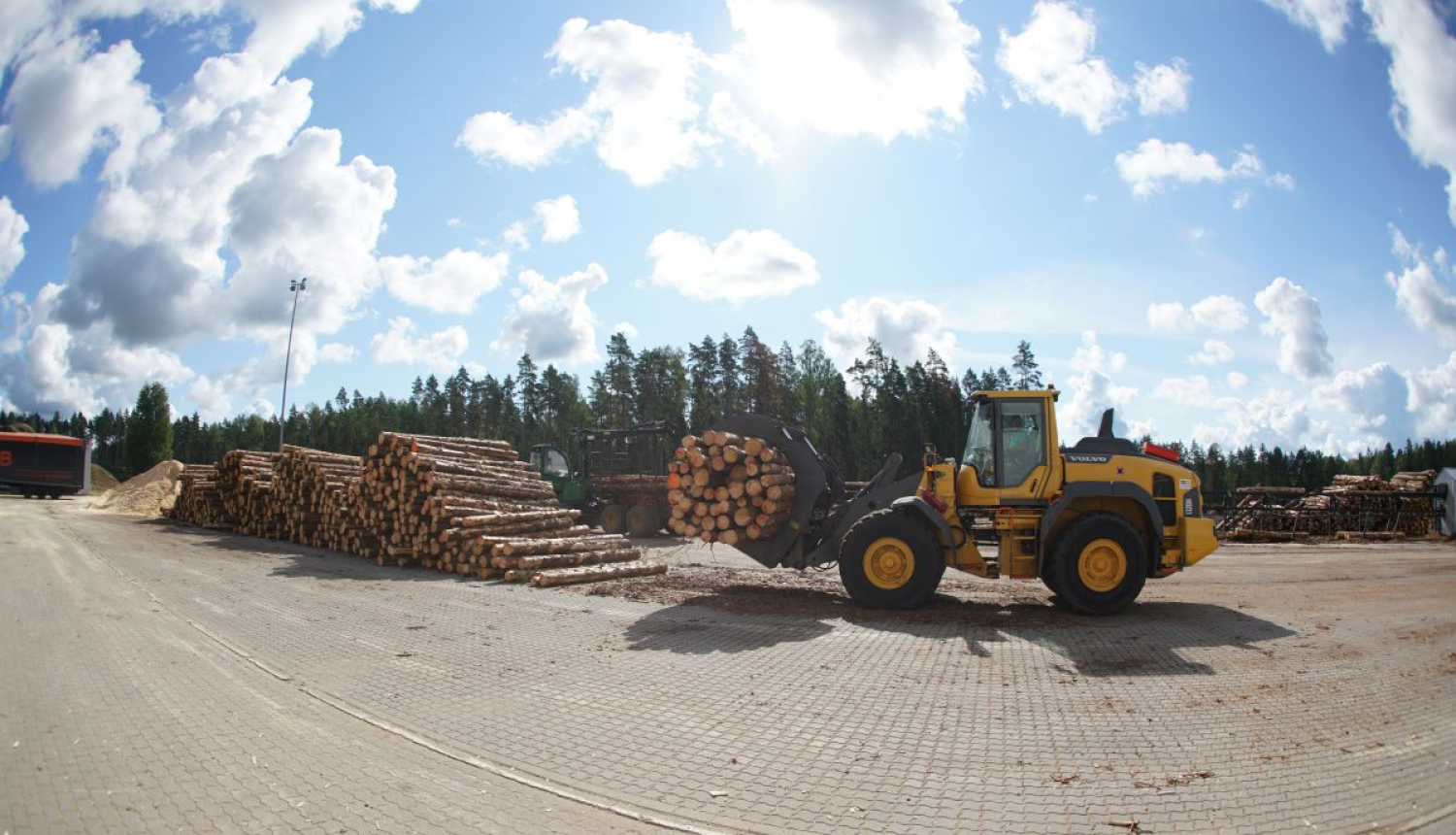 Traktors-krauj-balkus