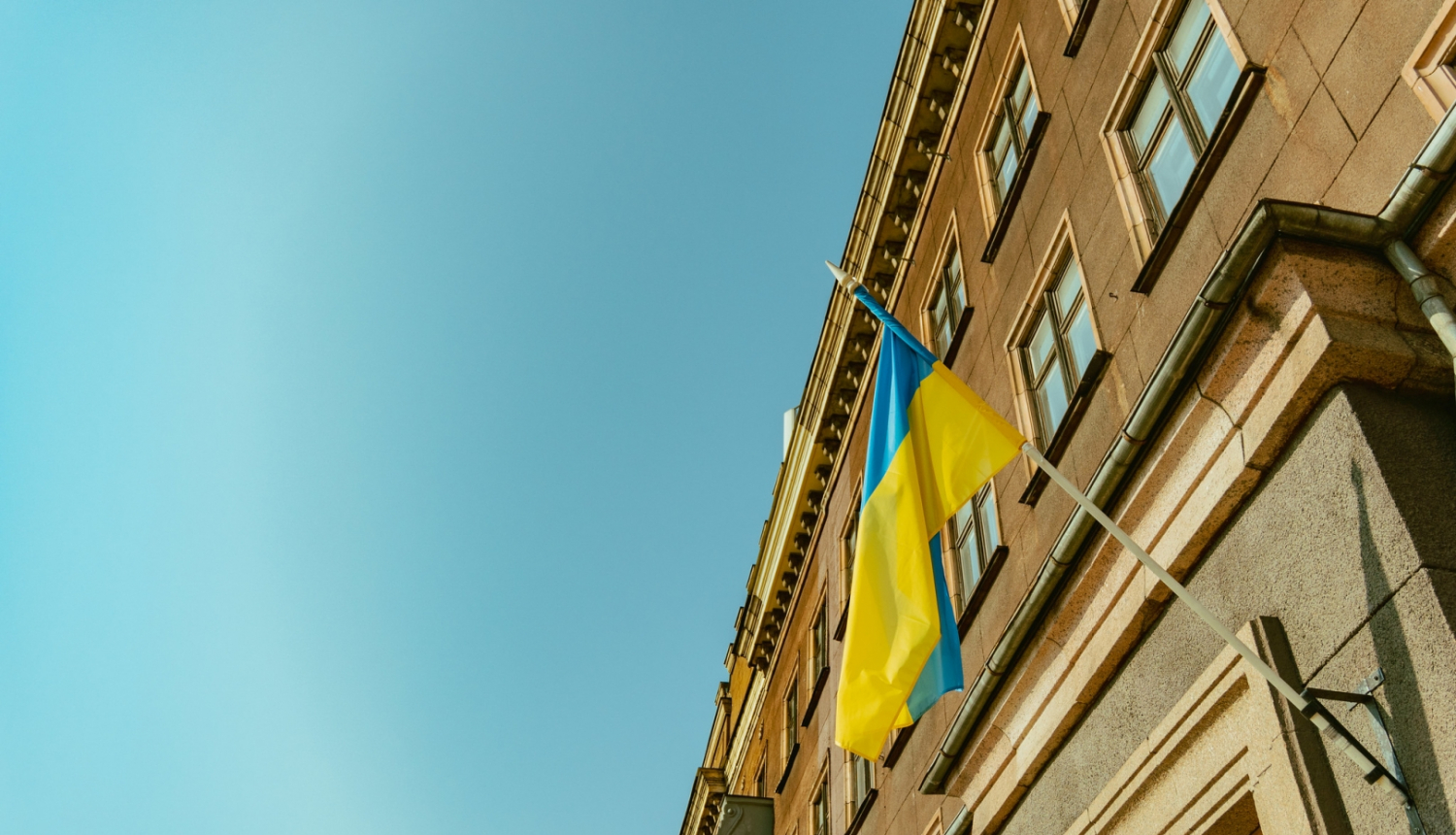 Ukrainas karogs pie sienas