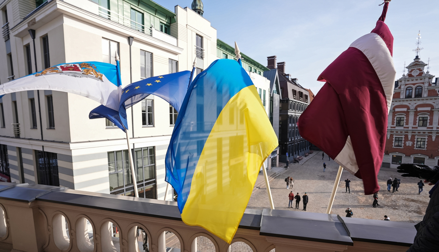 Ukrainas karogs pie Rātsnama