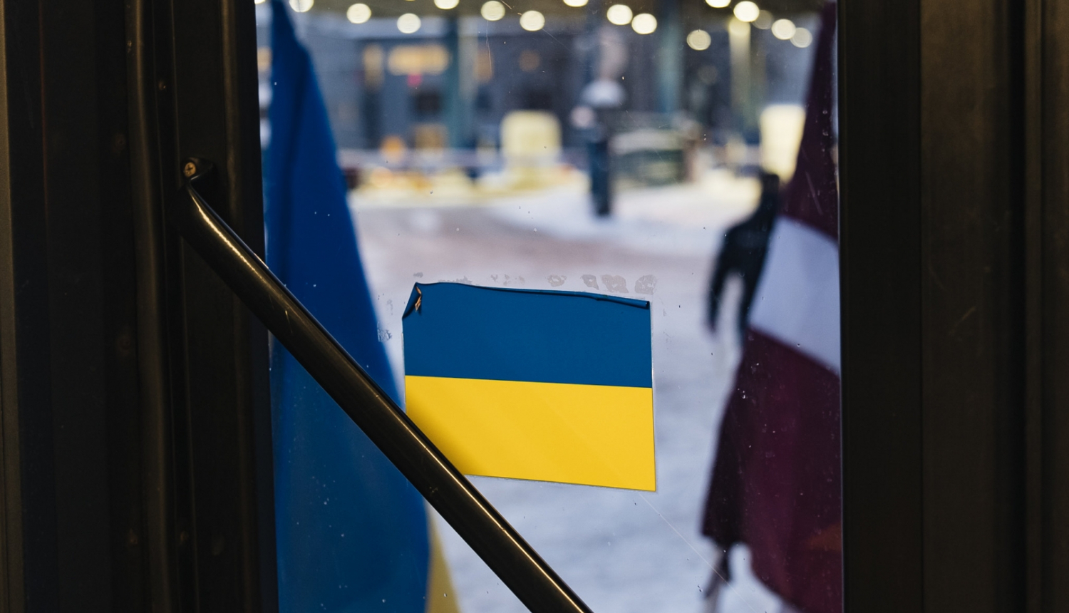 Ukrainas karogs uz loga