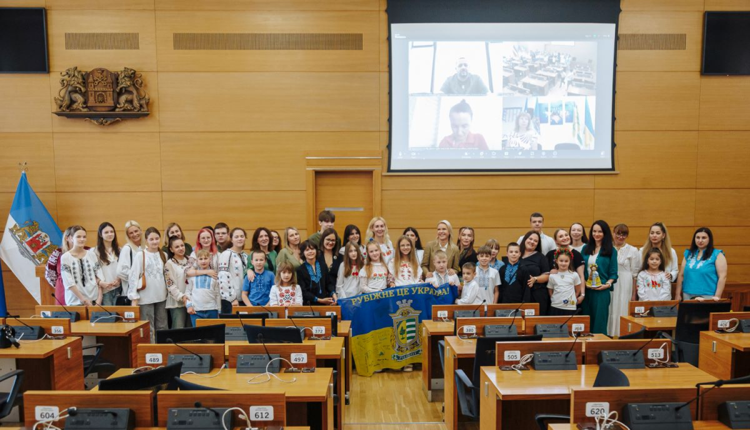 Ukraiņu bērni viesojas Rīgas domē