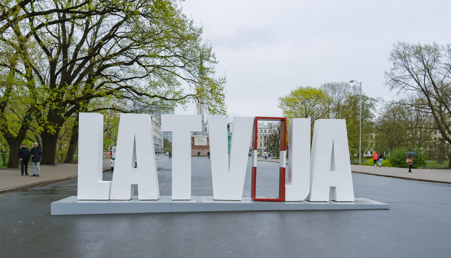 Uzraksts Latvija