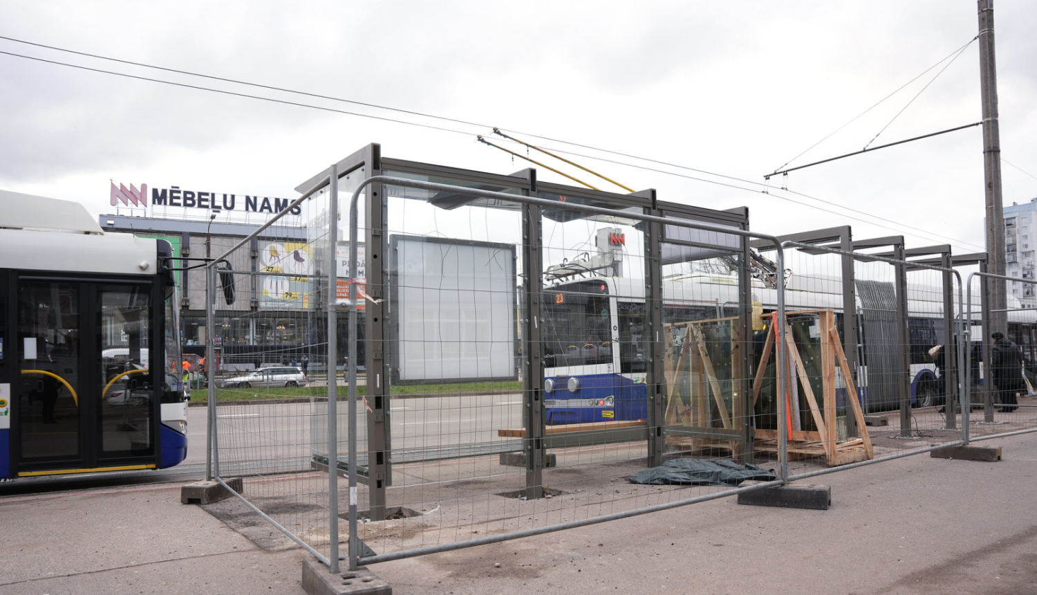 Uzstāda jaunās pieturvietas