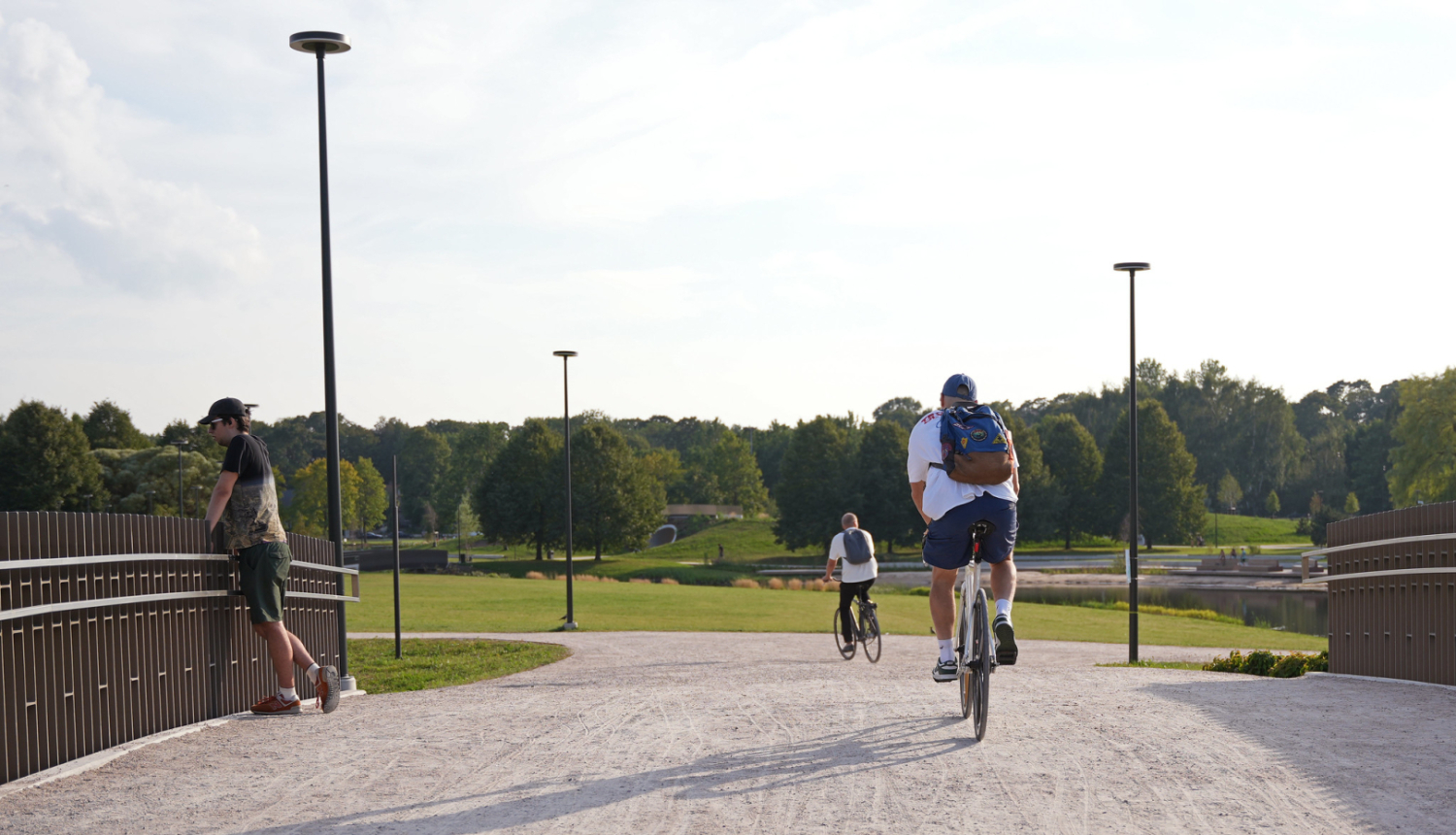 Uzvaras parks tiltiņš