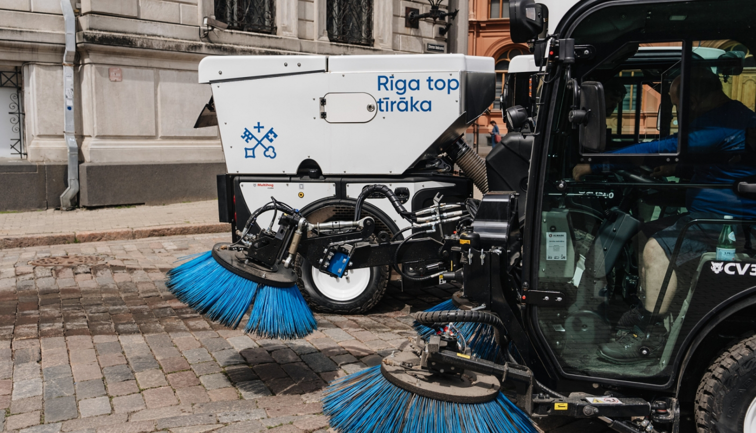 Traktorini vācv smiltis