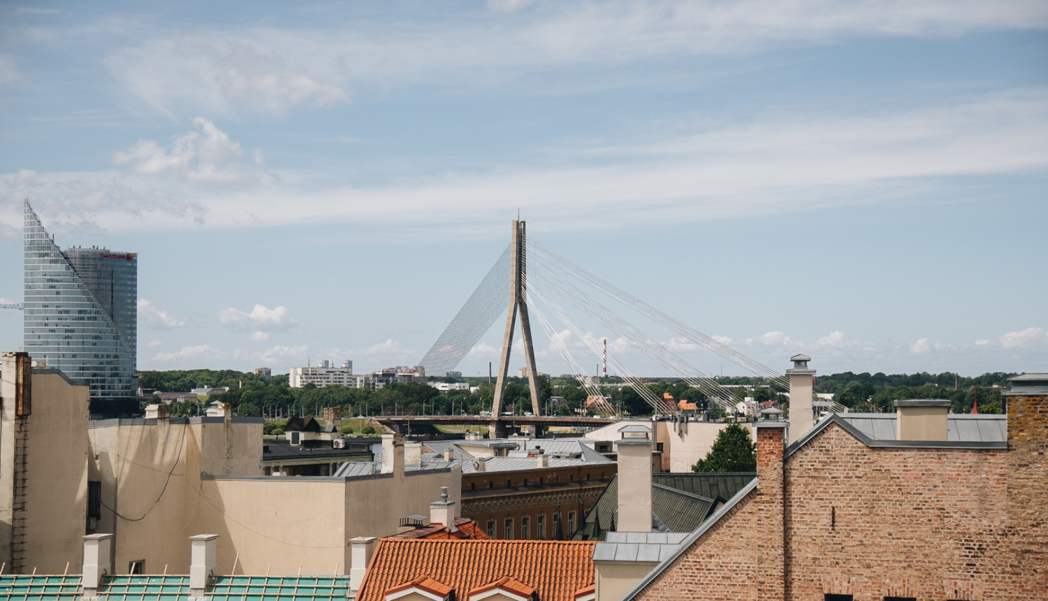 Māju jumti un vanšu tilts