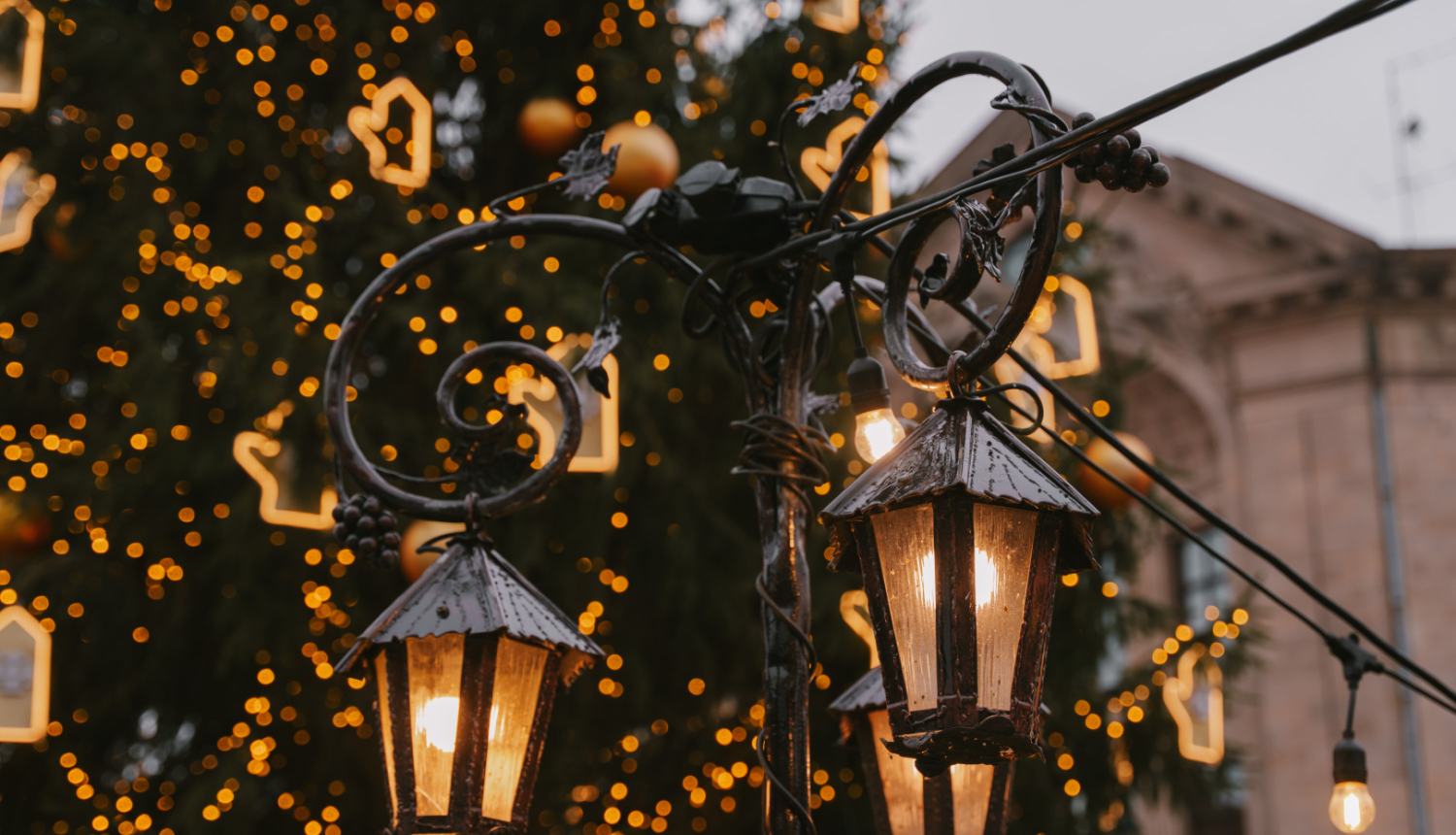 Ziemassvētku tirdziņa lampiņas