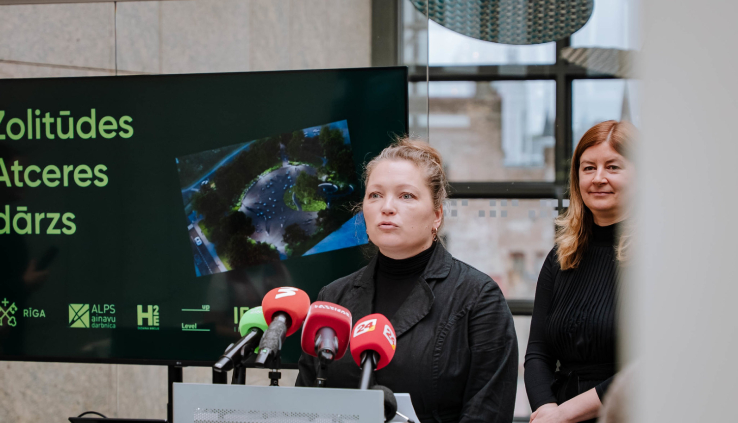 Prezentē Zolitūdes traģēdijas piemiņas vietu “Atceres dārzs” 