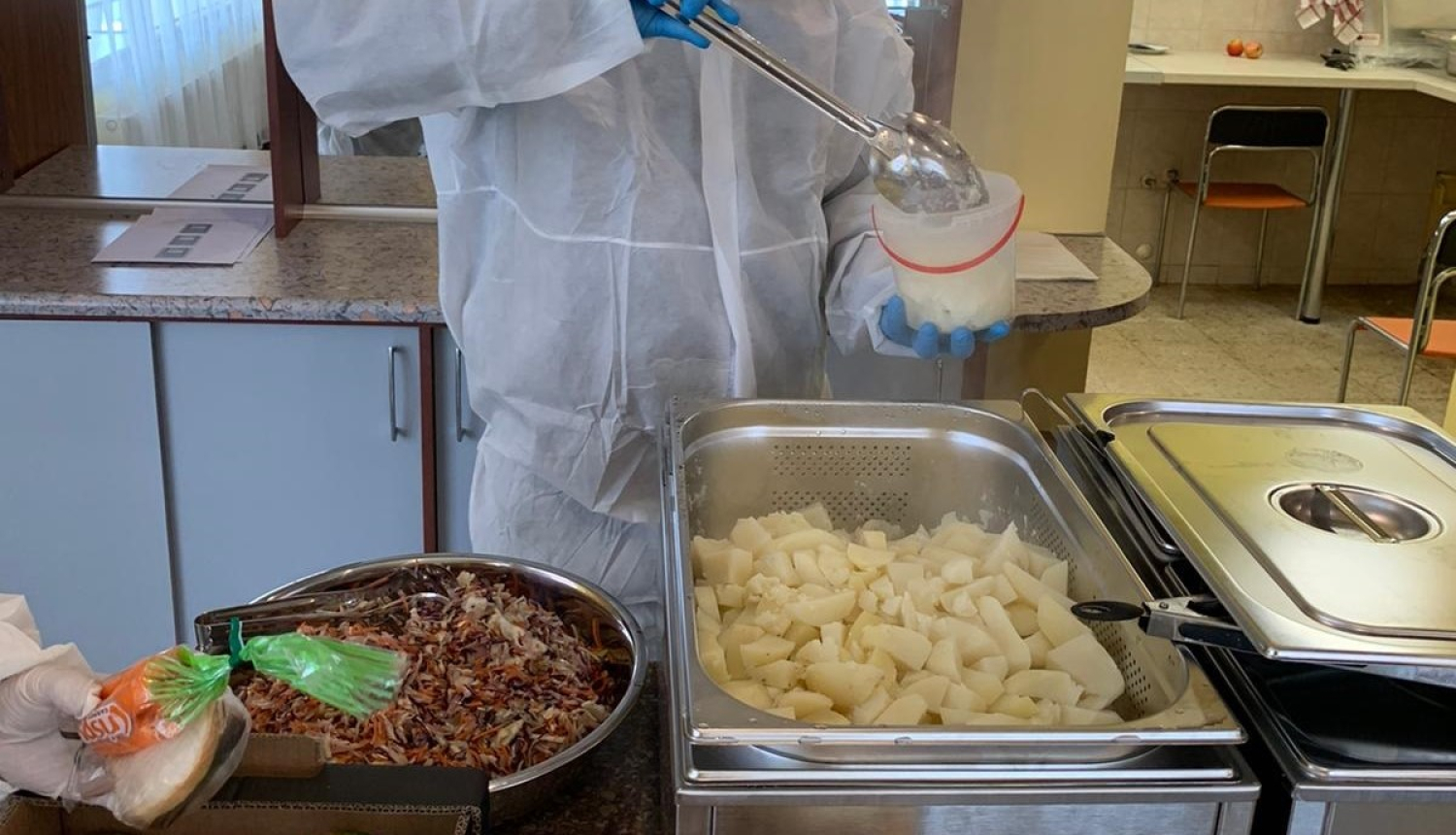 Siltā ēdiena izdale