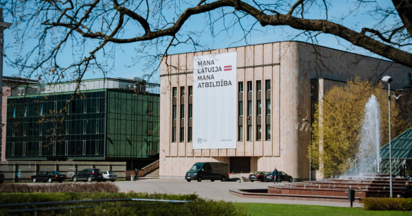 Brīvības svētki Rīgā: no ziedu paklāja līdz vērienīgam lielkoncertam
