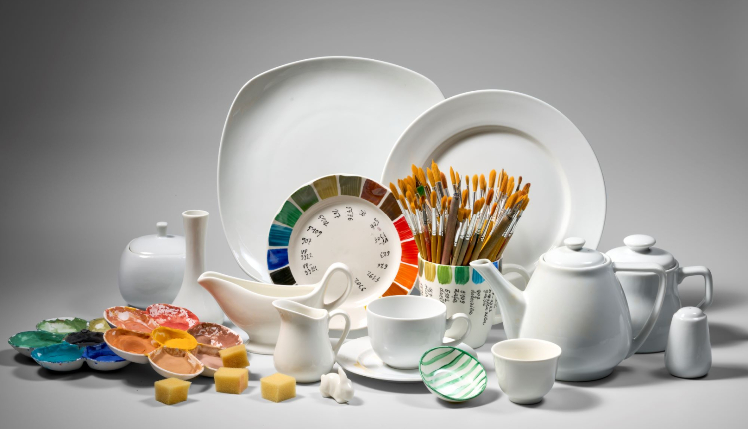 Radošā porcelāna dekorēšanas darbnīca Rīgas Porcelāna muzejā