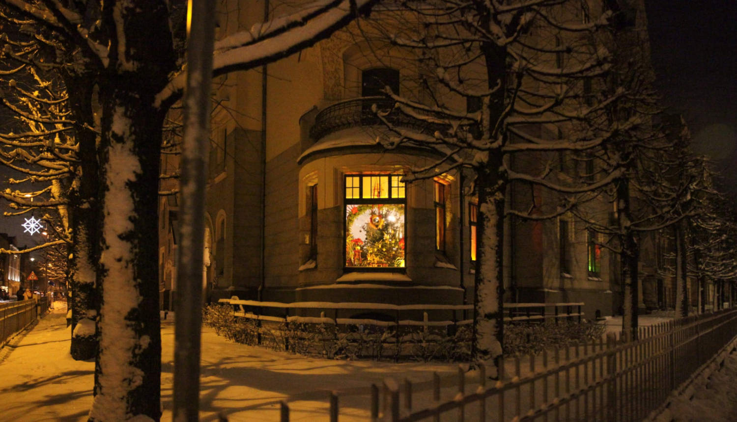 Muzeja viesistaba no loga