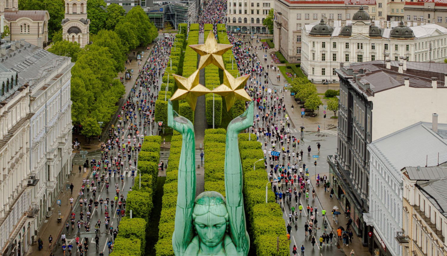 Brīvības pieminekļa zvaigznes un maratona skrejēji