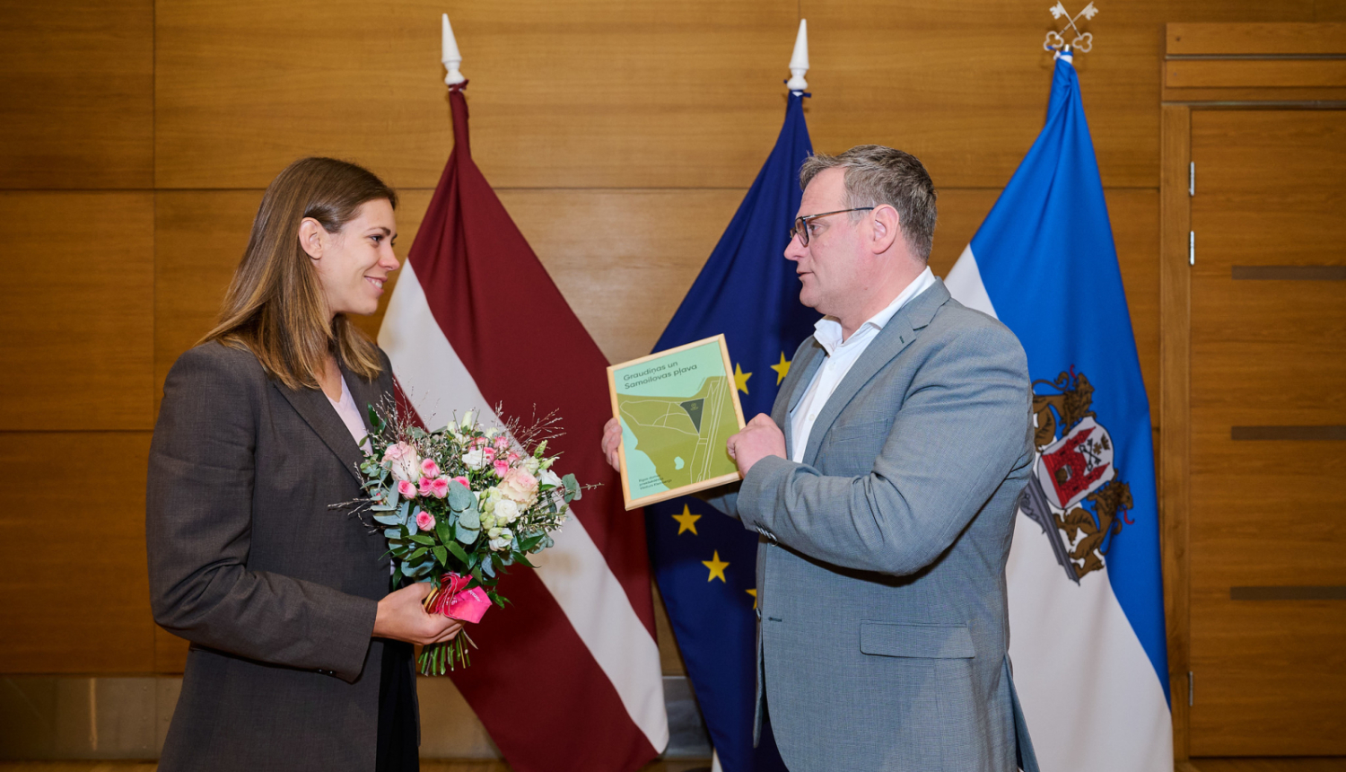Pludmales volejboliste Tīna Graudiņa un Rīgas domes priekšsēdētājs Viesturs Kleinbergs