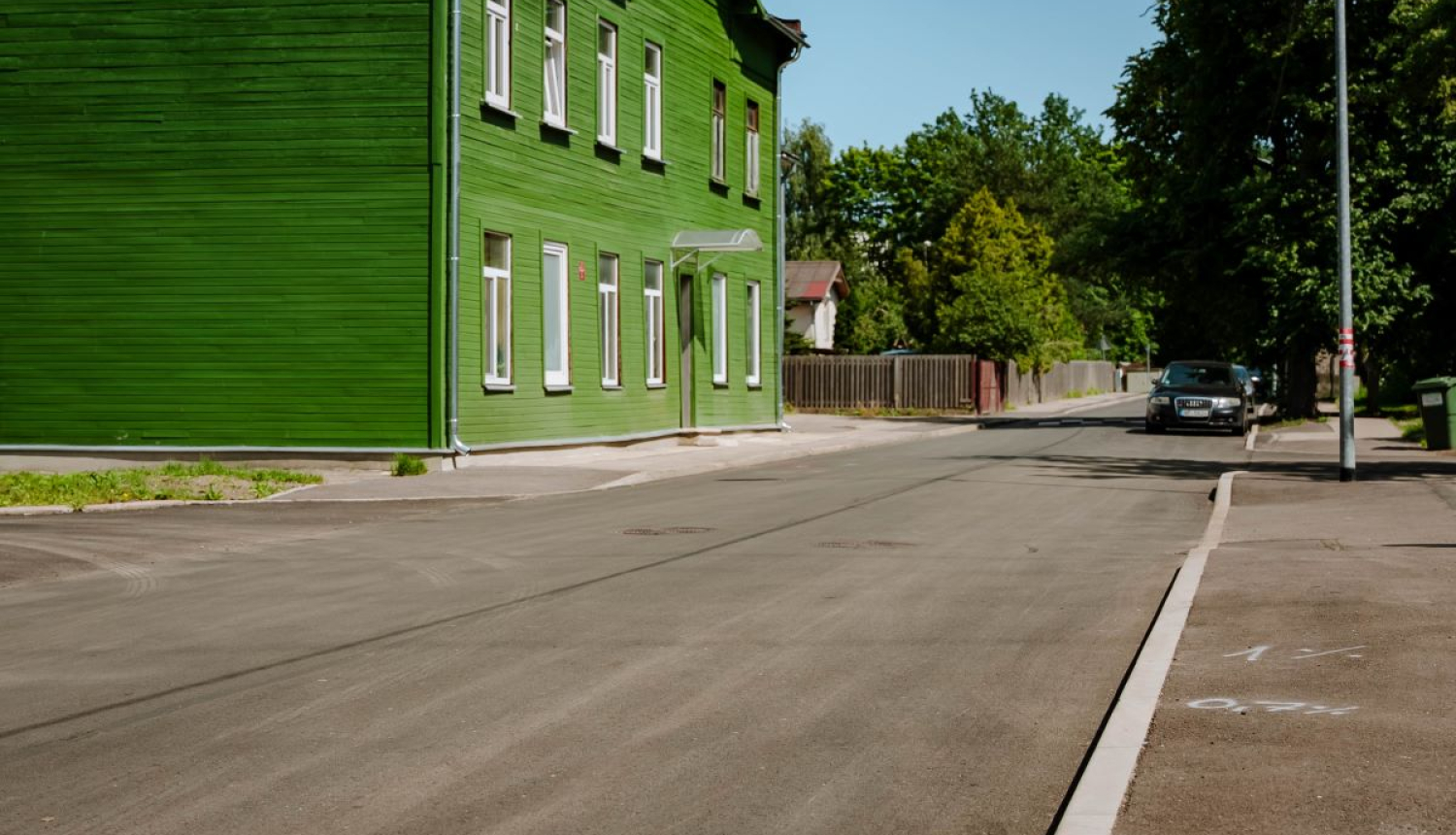 Asfaltēta iela Rīgā